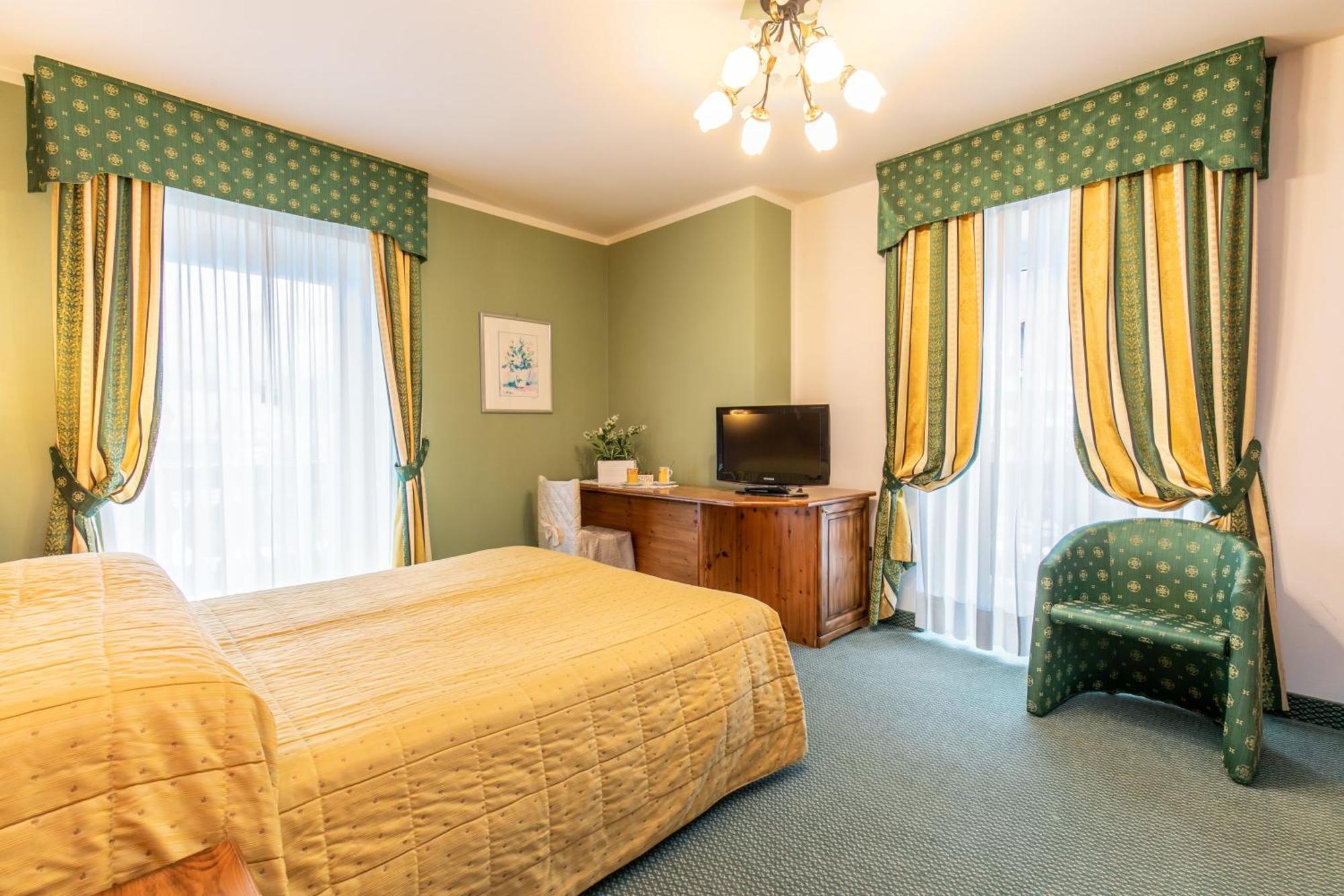 G. Hotel Des Alpes Сан Мартино ди Кастроза Екстериор снимка