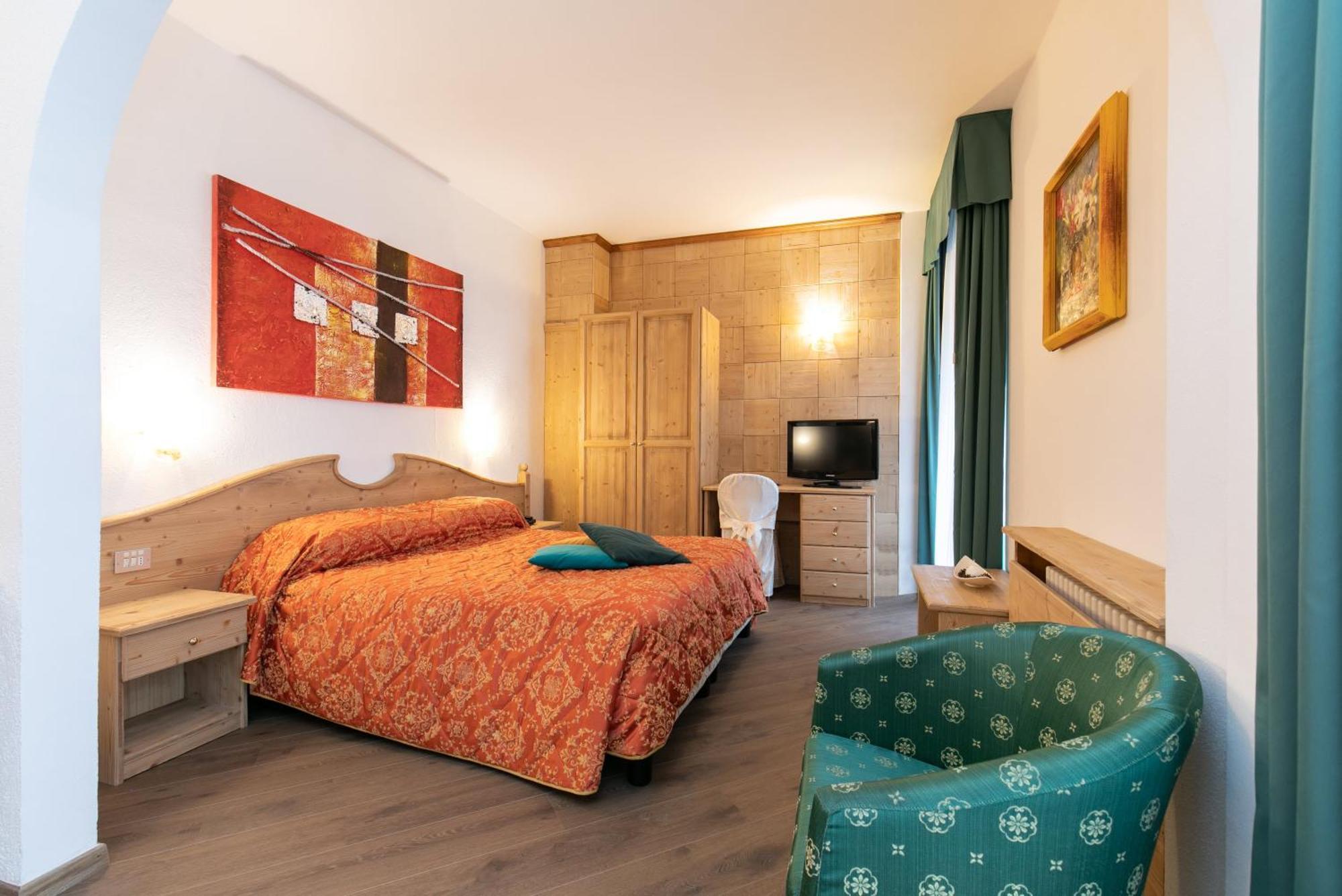 G. Hotel Des Alpes Сан Мартино ди Кастроза Екстериор снимка