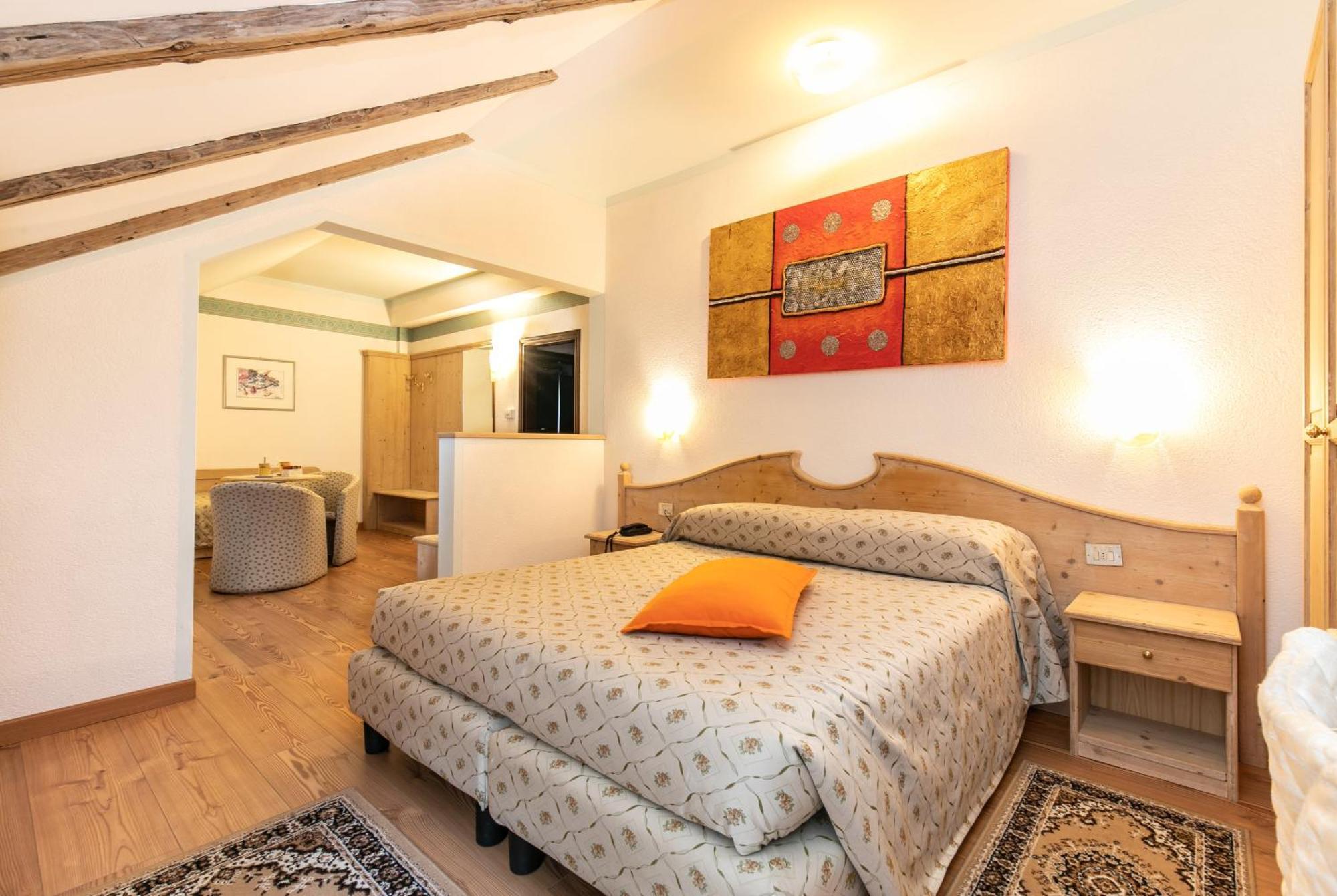 G. Hotel Des Alpes Сан Мартино ди Кастроза Екстериор снимка