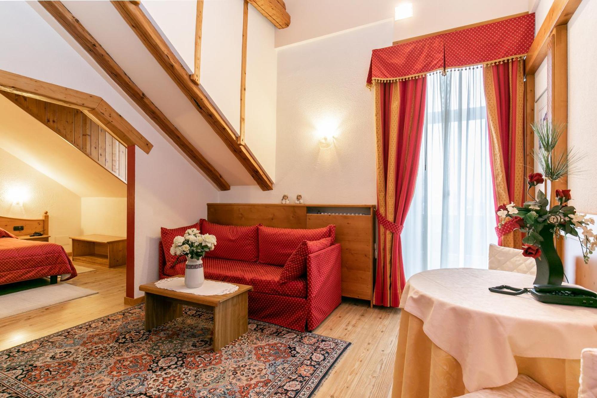 G. Hotel Des Alpes Сан Мартино ди Кастроза Екстериор снимка