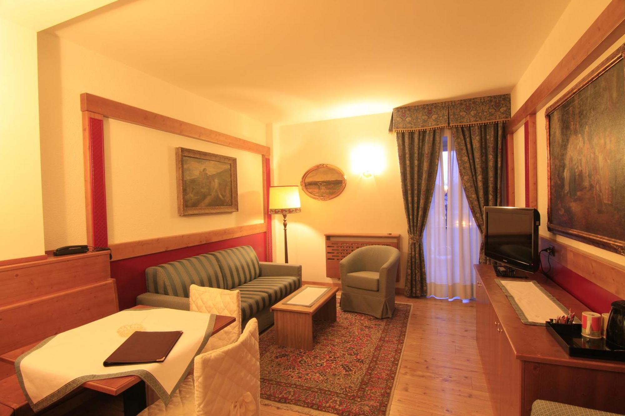 G. Hotel Des Alpes Сан Мартино ди Кастроза Екстериор снимка