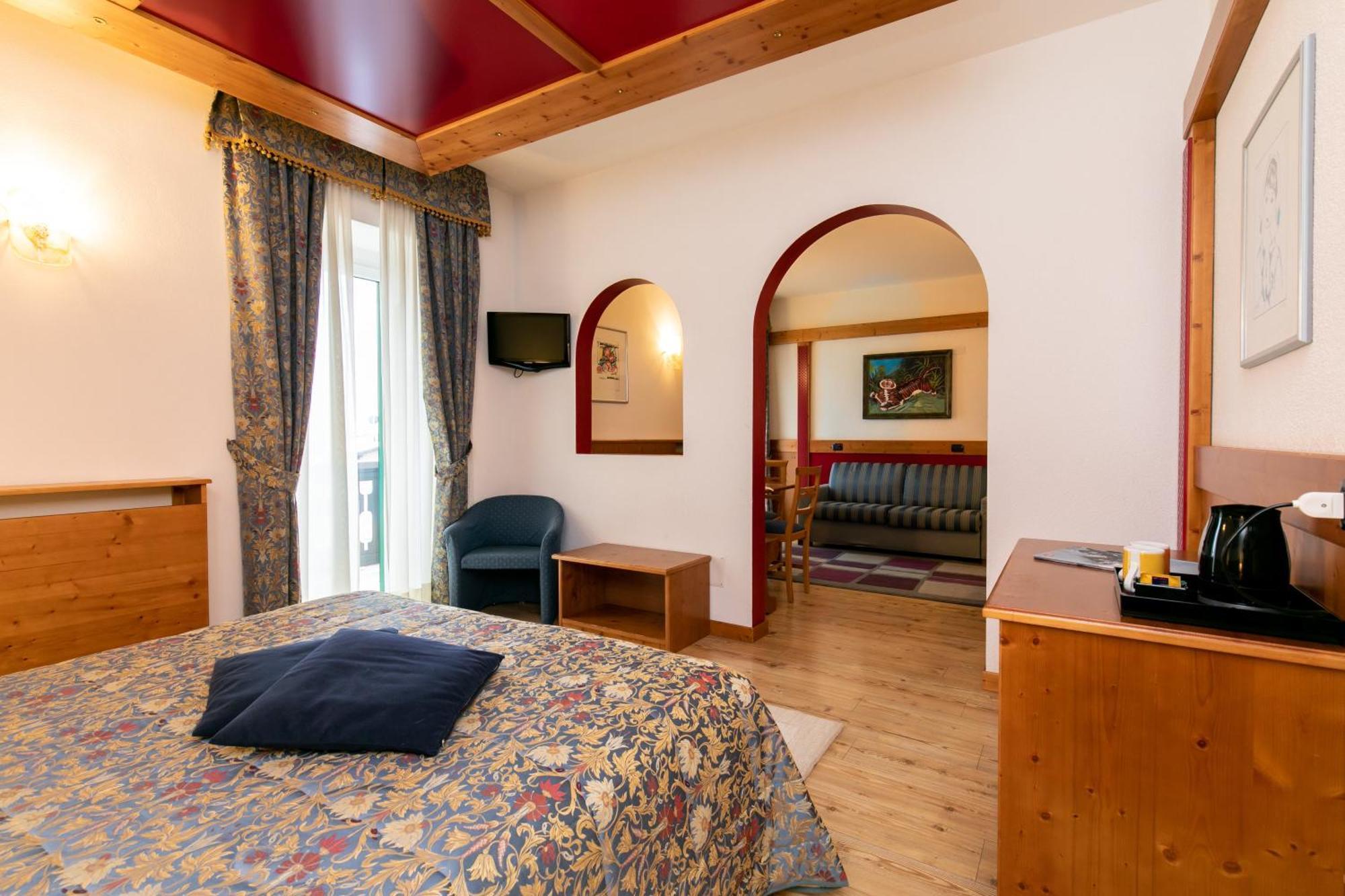 G. Hotel Des Alpes Сан Мартино ди Кастроза Екстериор снимка