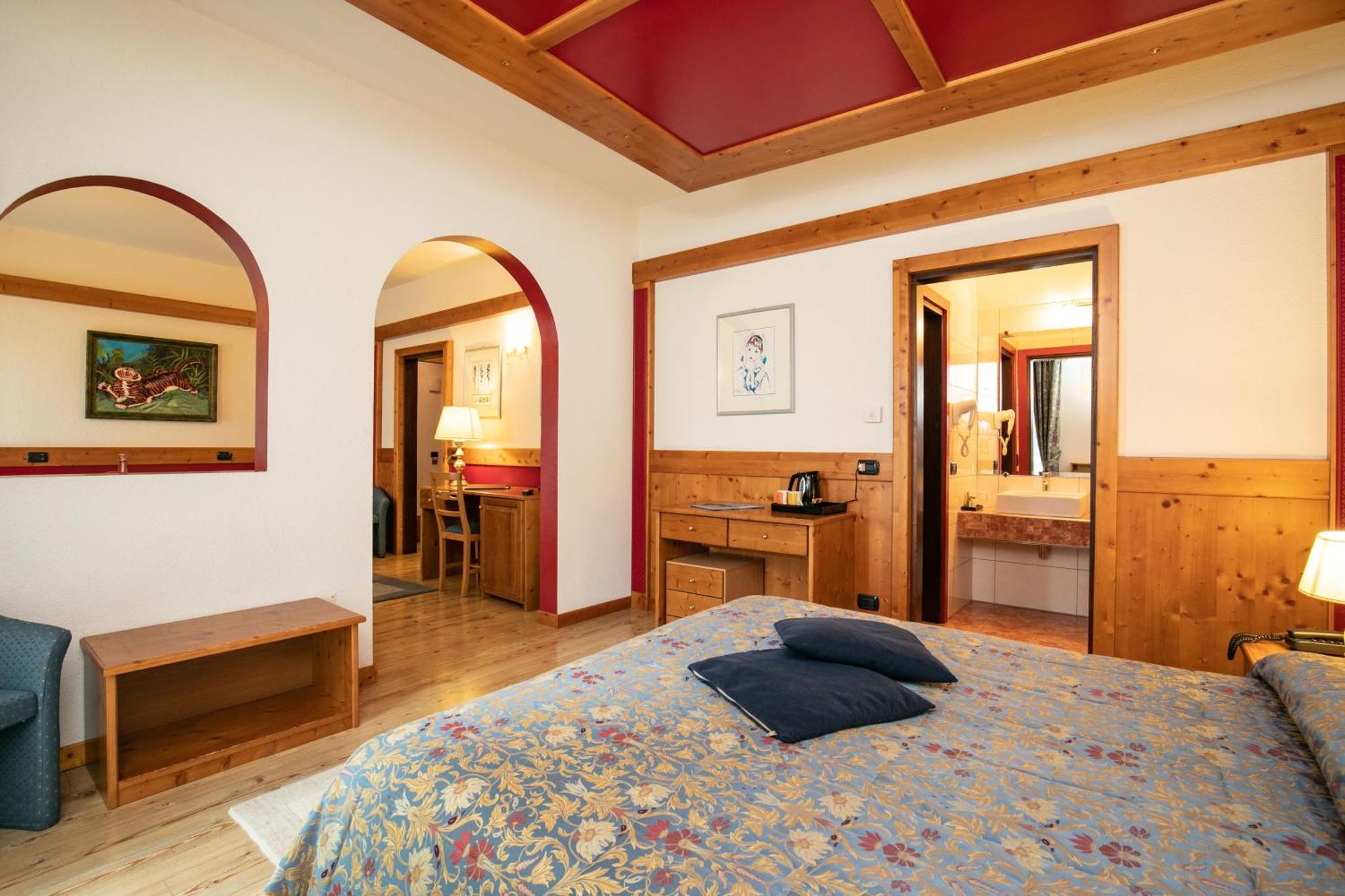 G. Hotel Des Alpes Сан Мартино ди Кастроза Екстериор снимка