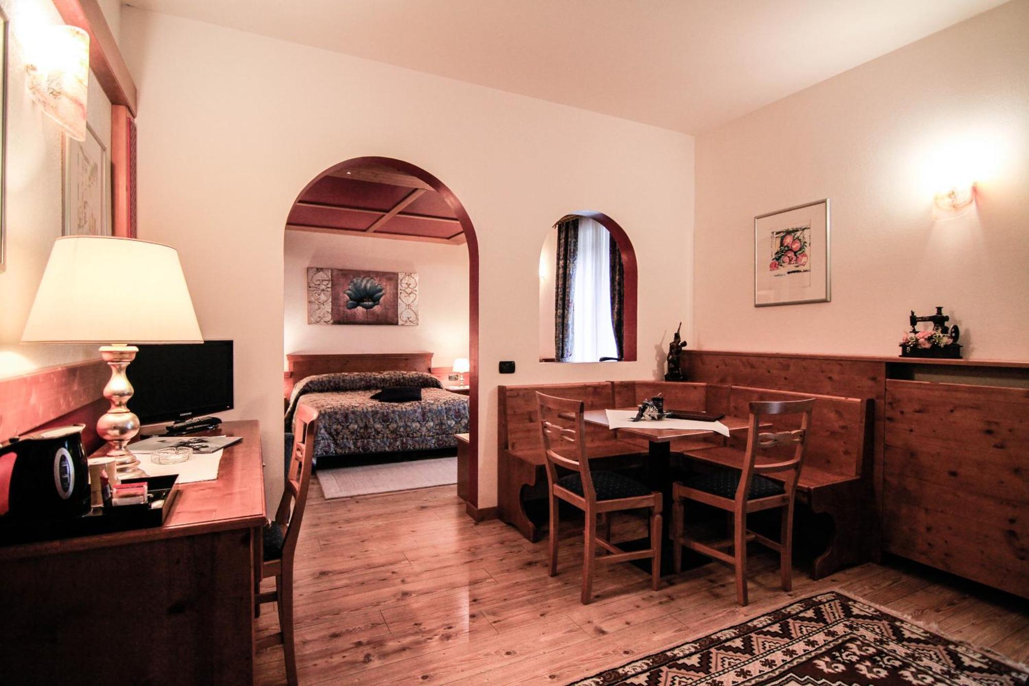 G. Hotel Des Alpes Сан Мартино ди Кастроза Екстериор снимка