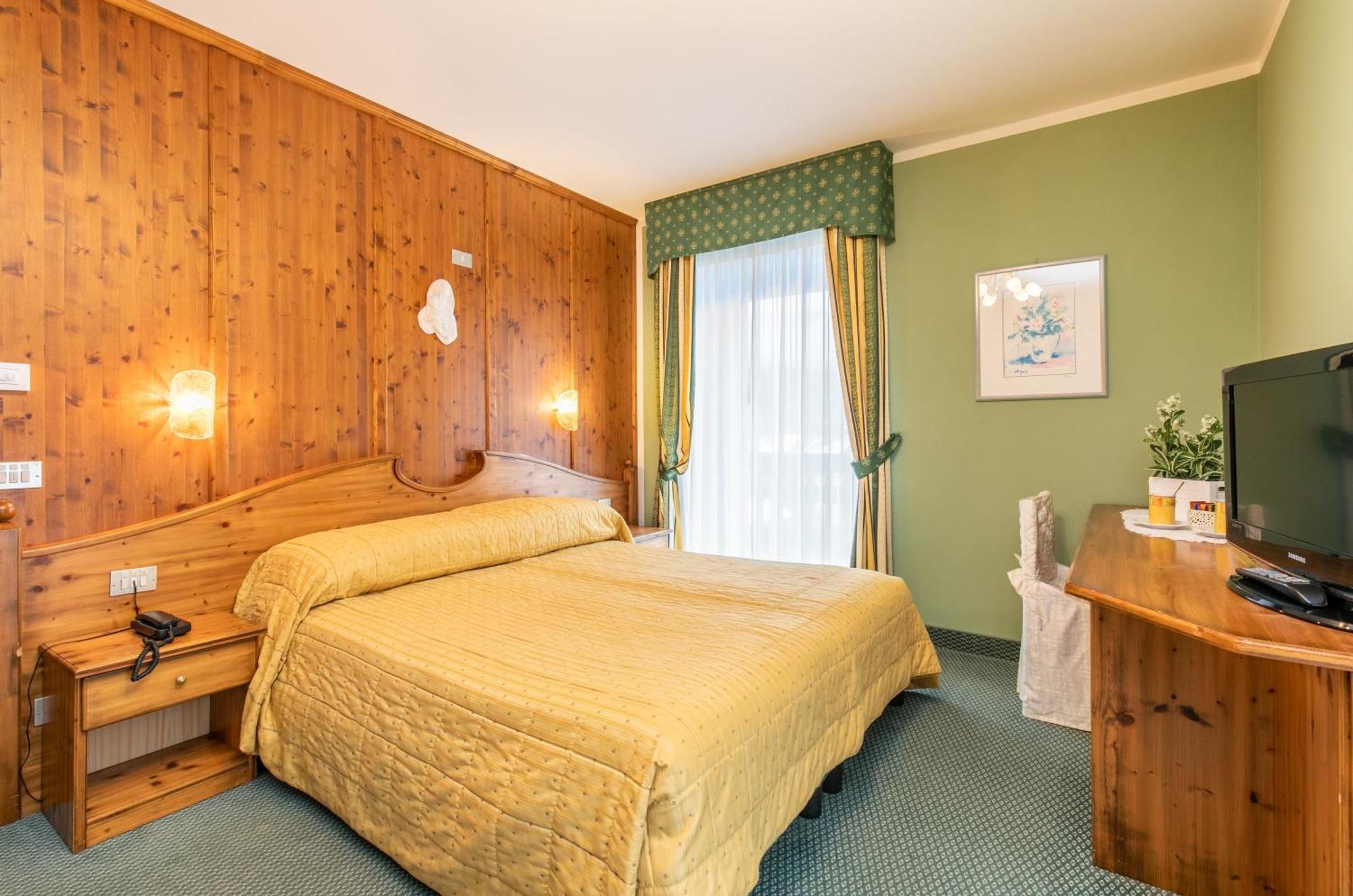 G. Hotel Des Alpes Сан Мартино ди Кастроза Екстериор снимка