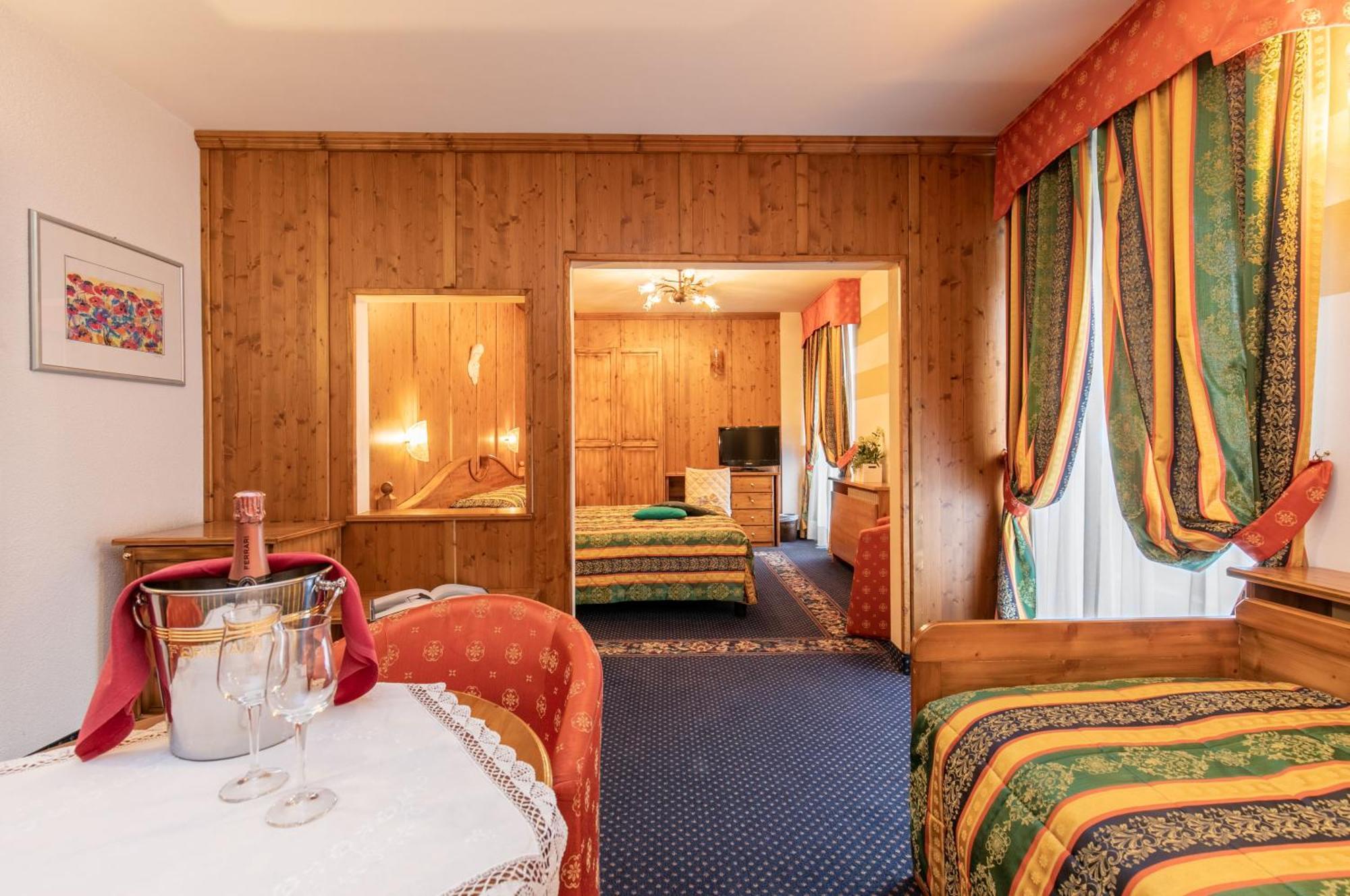 G. Hotel Des Alpes Сан Мартино ди Кастроза Екстериор снимка