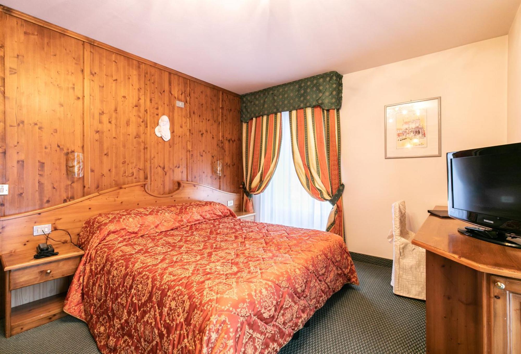 G. Hotel Des Alpes Сан Мартино ди Кастроза Екстериор снимка