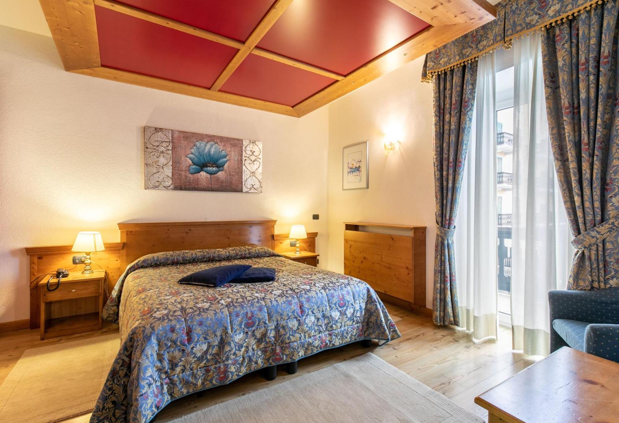 G. Hotel Des Alpes Сан Мартино ди Кастроза Екстериор снимка