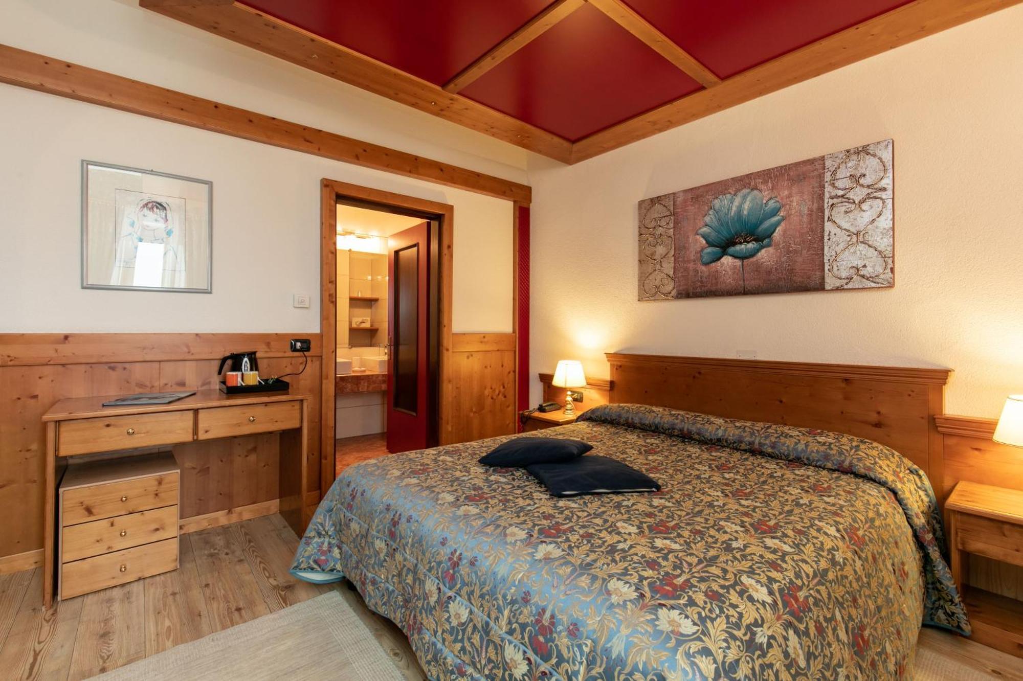 G. Hotel Des Alpes Сан Мартино ди Кастроза Екстериор снимка