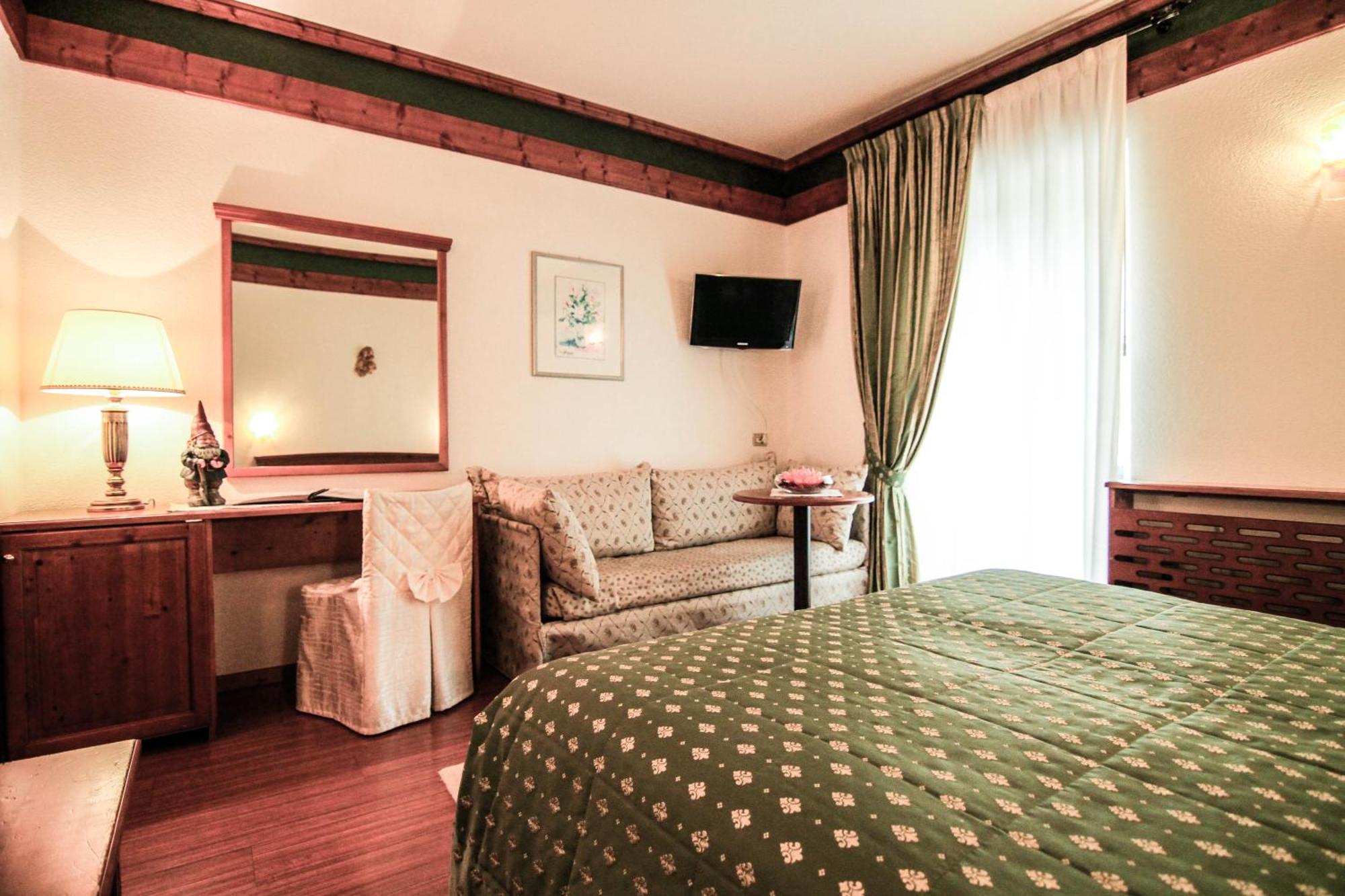 G. Hotel Des Alpes Сан Мартино ди Кастроза Екстериор снимка