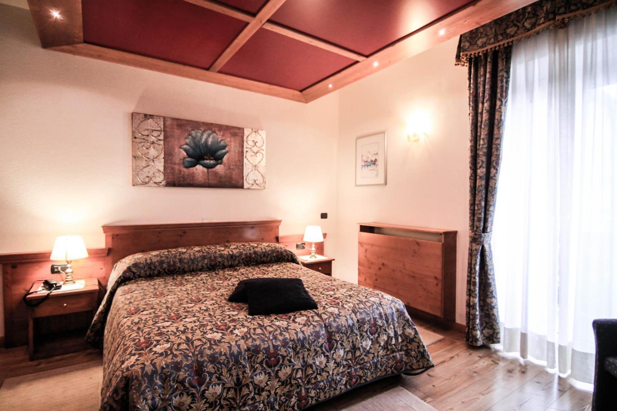 G. Hotel Des Alpes Сан Мартино ди Кастроза Екстериор снимка