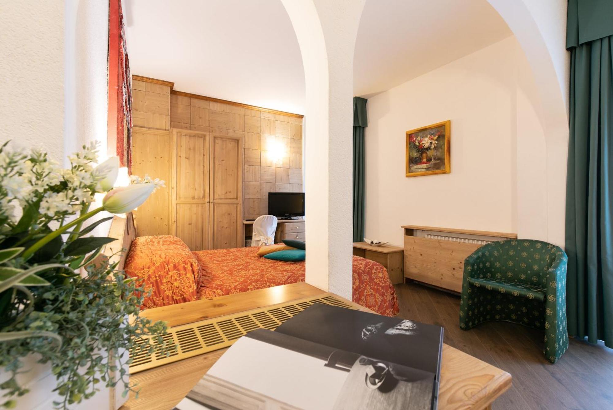 G. Hotel Des Alpes Сан Мартино ди Кастроза Екстериор снимка