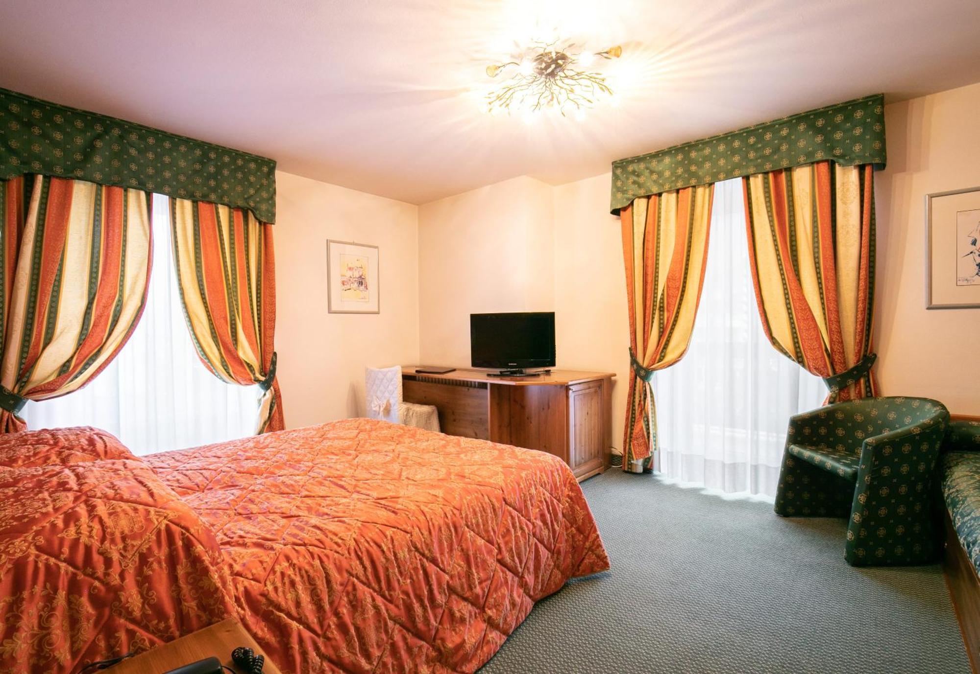 G. Hotel Des Alpes Сан Мартино ди Кастроза Екстериор снимка